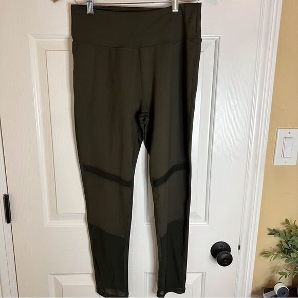 CALI Sport Size Large. Great Leg‎ Detail. Excellent Condition. - Picture 2 of 4